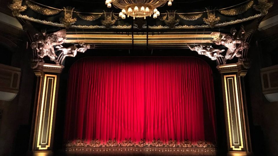 UNA HERMANA PARA TRES HERMANOS - Productores Teatrales La Cochera