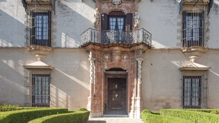 Descubre el encanto del Palacio Domecq: visita general audioguiada