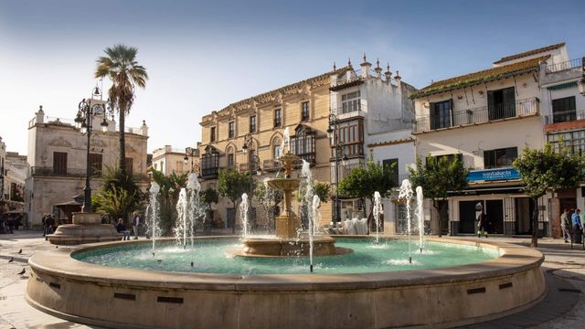 Sanlúcar de Barrameda se recorre entre palacios, bodegas y leyendas