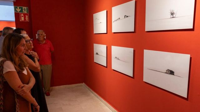 Universos paralelos III mantiene viva la cita con el arte gaditano en Cádiz hasta el 29 de agosto