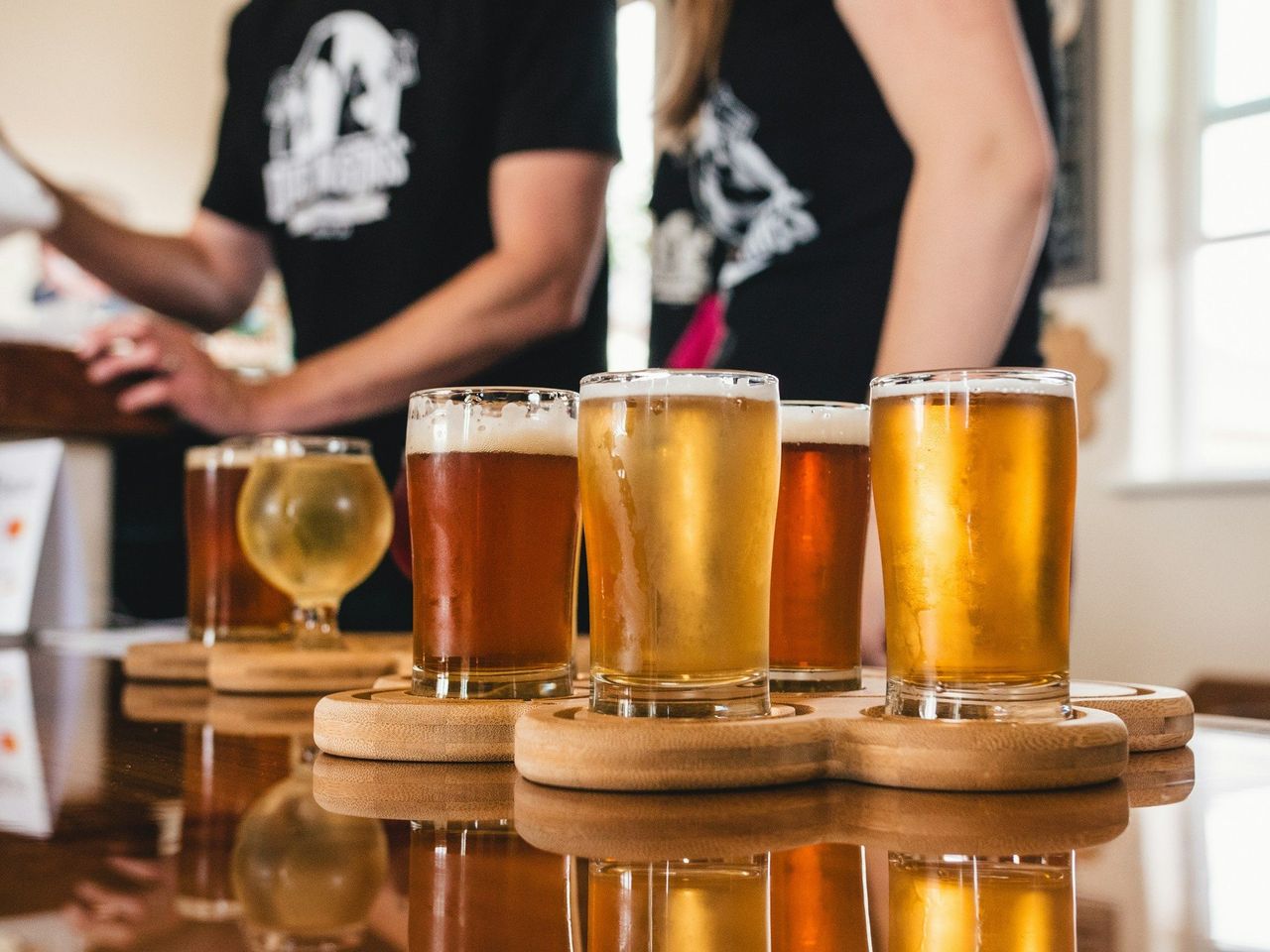 Cerveza artesanal. Foto: <a href="https://unsplash.com/@merittthomas?utm_source=Hoy%20Apps&utm_medium=referral" target="_blank" rel="noopener">Meritt Thomas</a> (<a href="https://unsplash.com/photos/clear-drinking-glass-with-beer-2UsNF4Az-Ko?utm_source=Hoy%20Apps&utm_medium=referral" target="_blank" rel="noopener">Unsplash</a>)